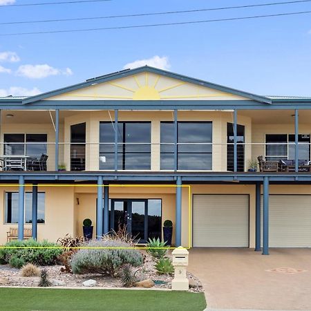 Beachside Escape On The Esplanade Apartment Christies Beach Bagian luar foto