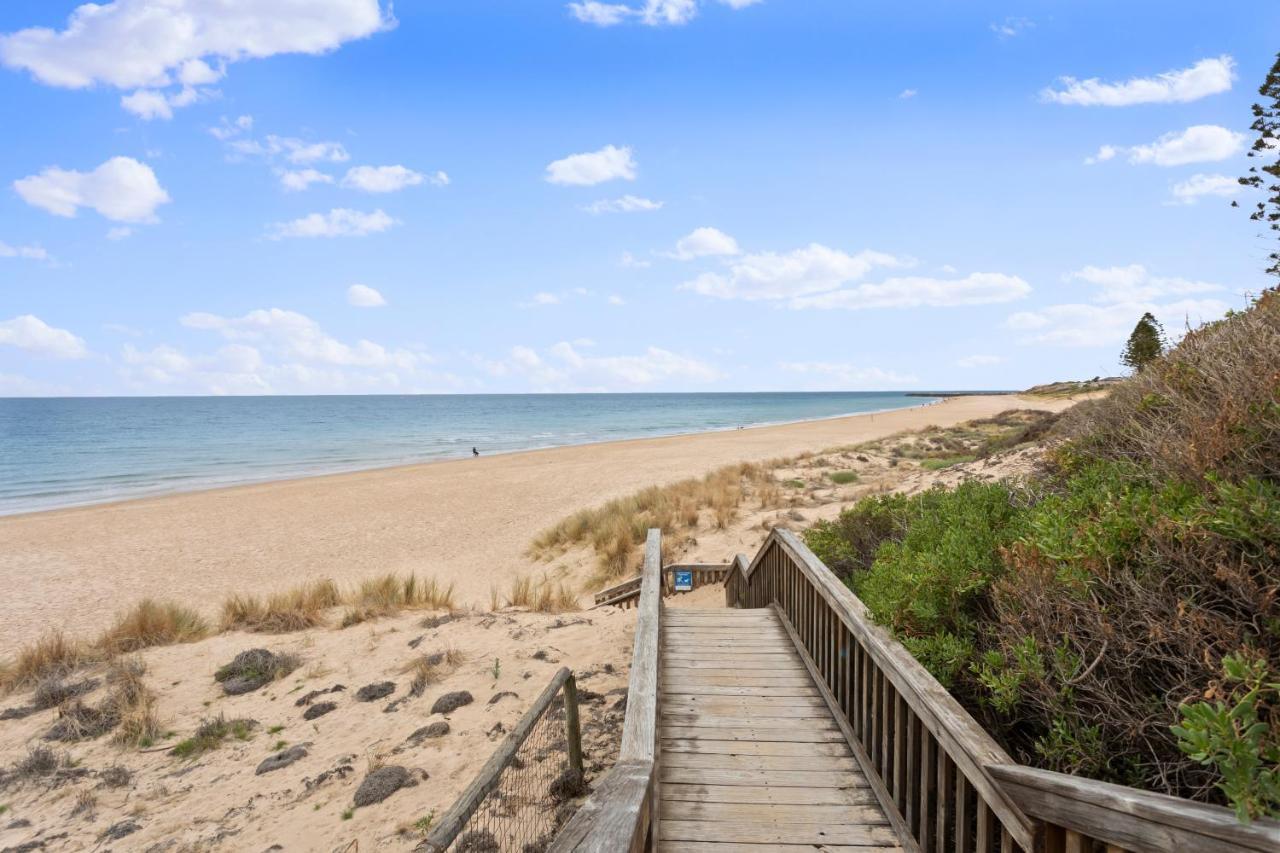 Beachside Escape On The Esplanade Apartment Christies Beach Bagian luar foto