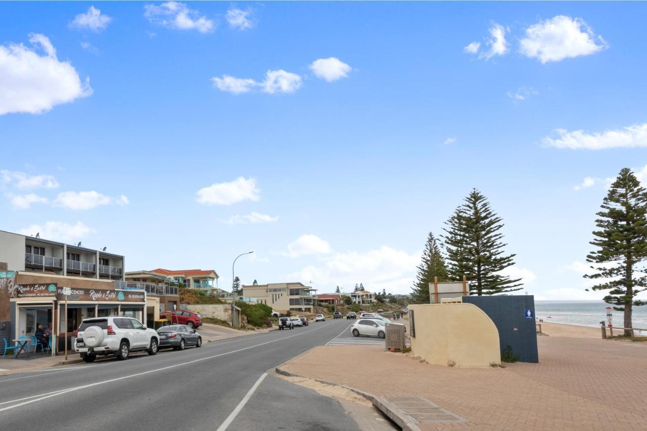 Beachside Escape On The Esplanade Apartment Christies Beach Bagian luar foto